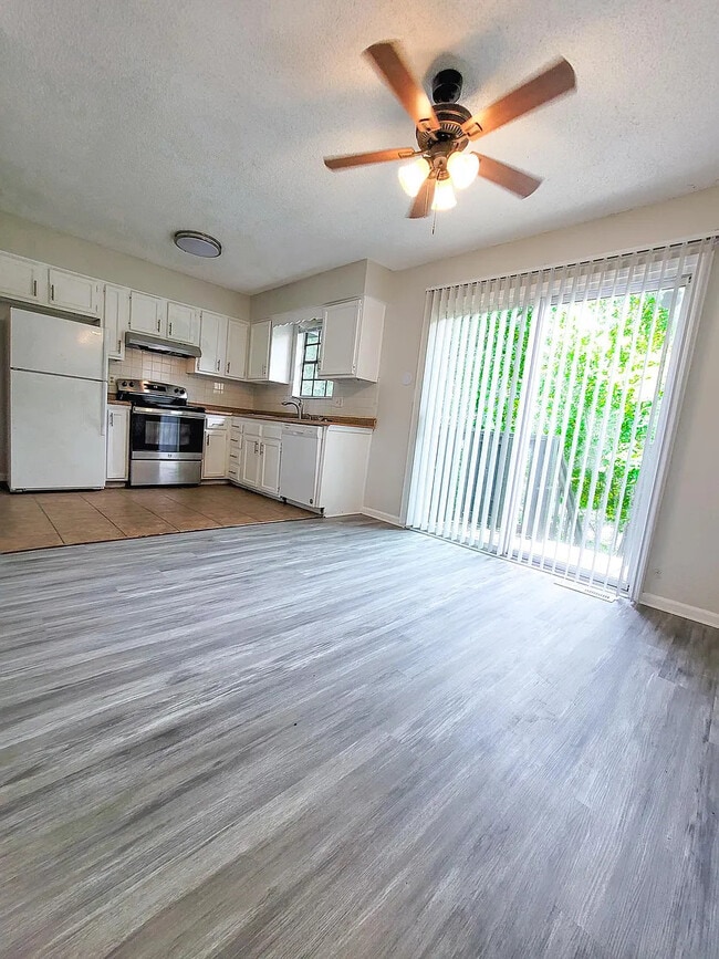 Primary Photo - 10902 Mckinley Dr