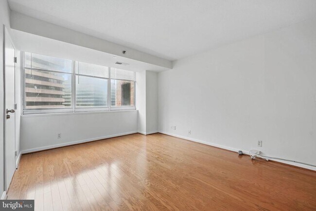 Building Photo - 1805 Crystal Dr