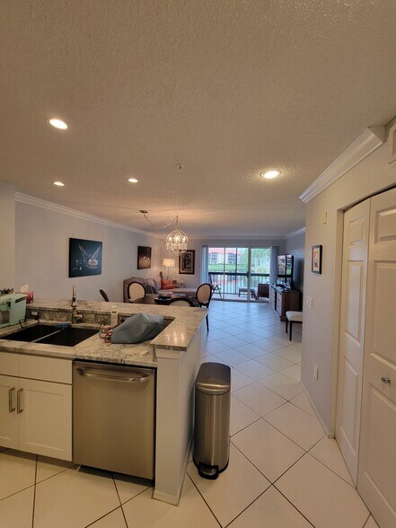 Building Photo - 2400 Feather Sound Dr