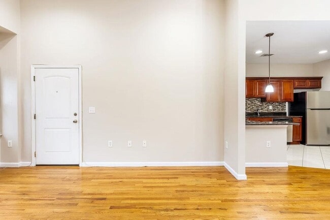 Building Photo - 43 Manhattan Ave