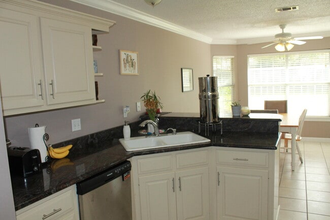 Building Photo - 63 Norwich Cir
