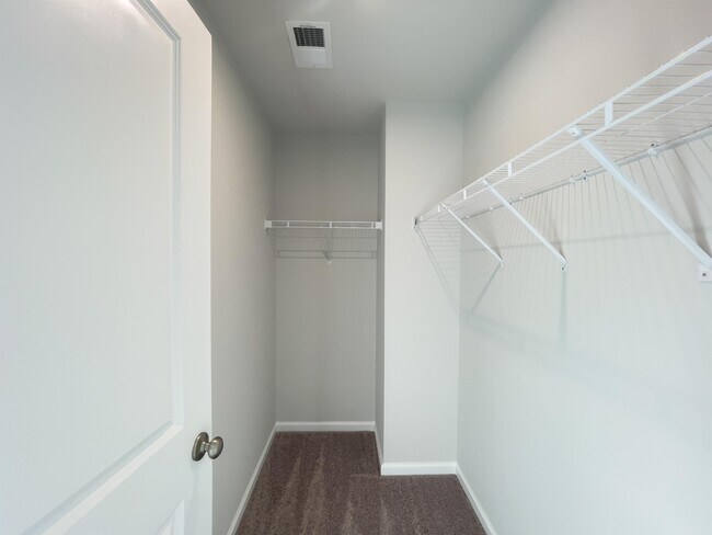 Building Photo - 107 Glen Forest Dr