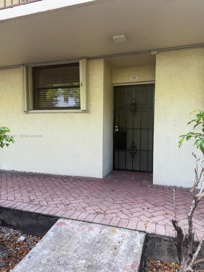 Building Photo - 109 Lake Emerald Dr