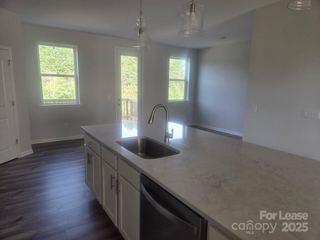Building Photo - 6997 Waterstone Dr