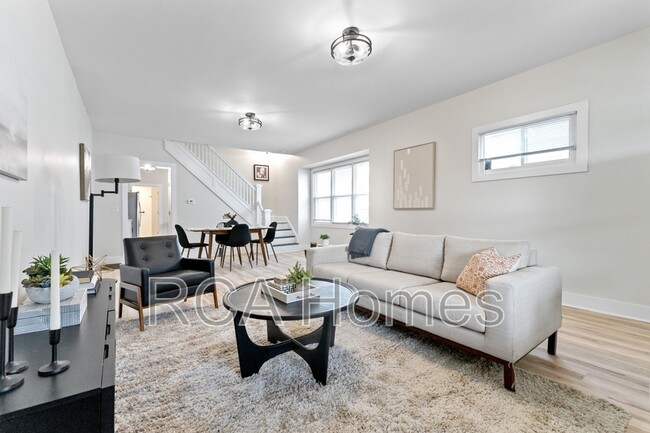 Building Photo - 18 N Gray St