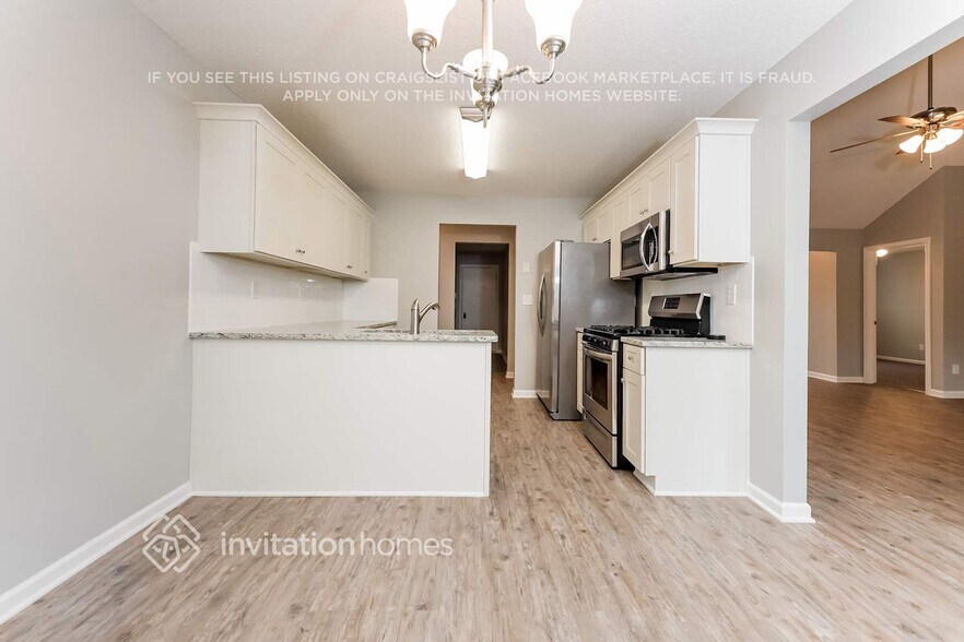 Building Photo - 4222 Arabian Way SW