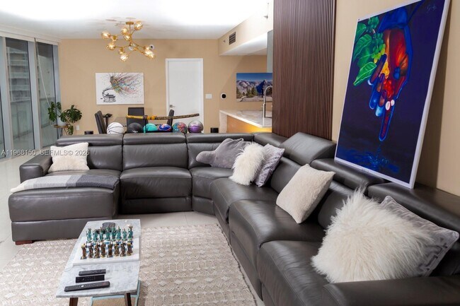 Building Photo - 465 Brickell Ave