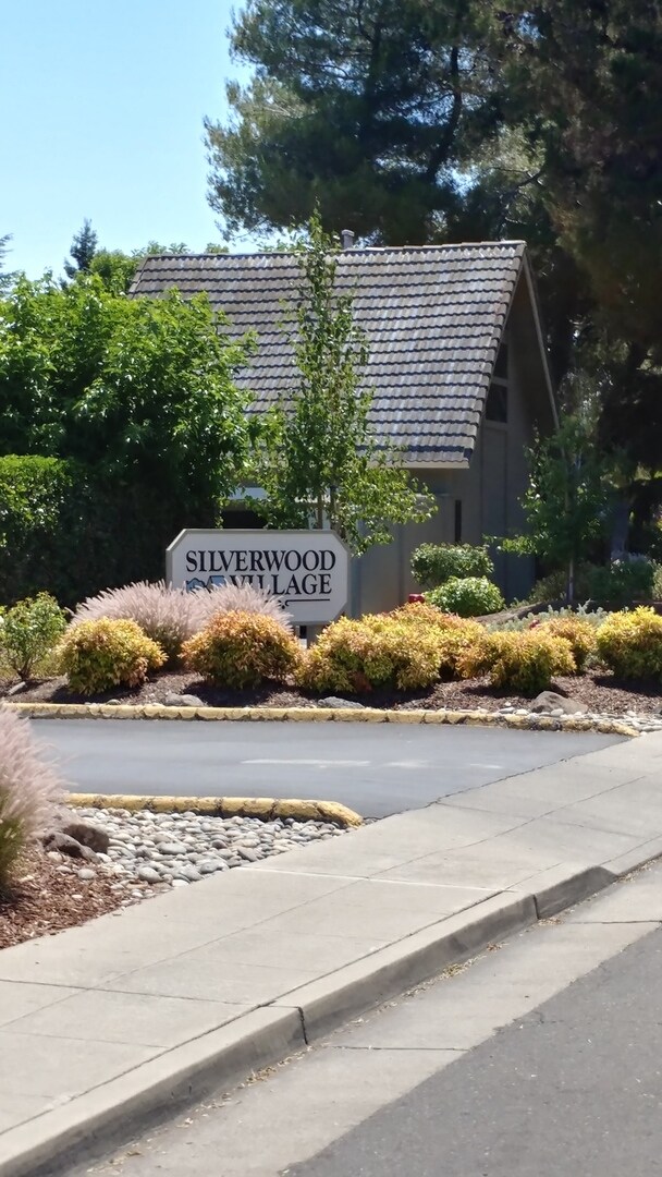 Building Photo - Unique FREESTANDING 2 Bed/ 1.5 Bath Townhome in Mountain View