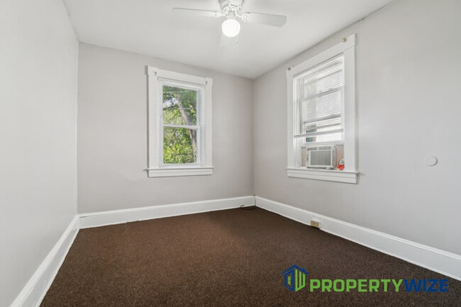 Building Photo - 407 Cambria St