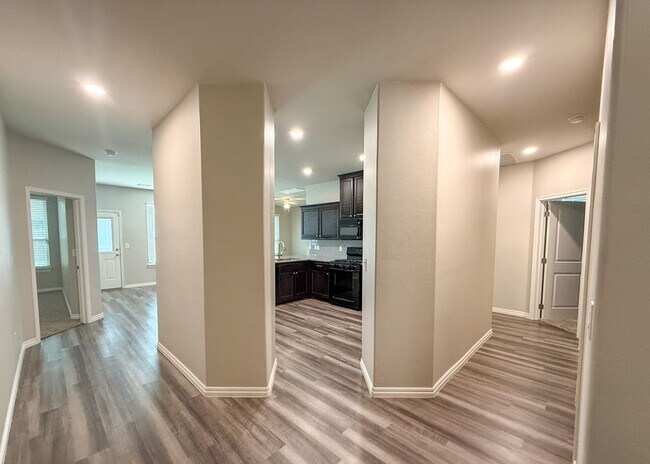 Building Photo - Luxurious Home in Falling Springs!
