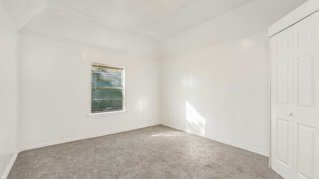 Building Photo - 2600 Morales St