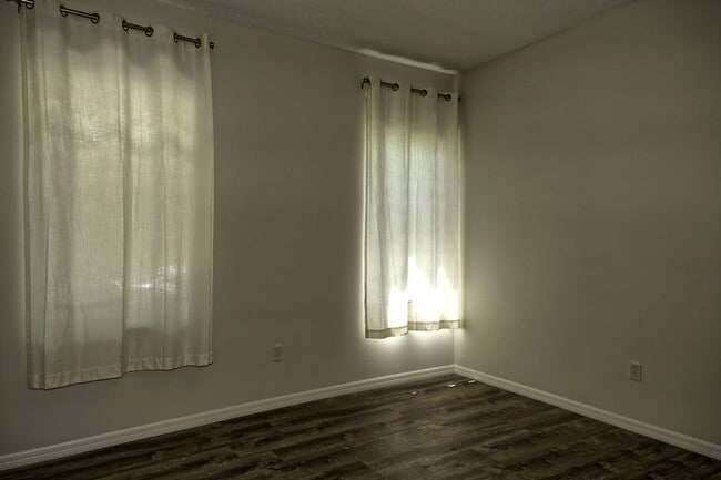 Building Photo - Avalon Park Townhome