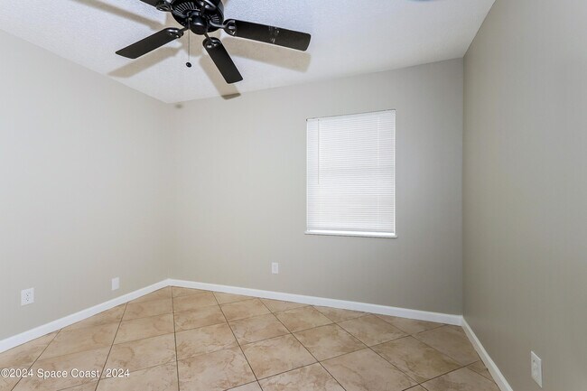 Building Photo - 661 SW Prado Ave