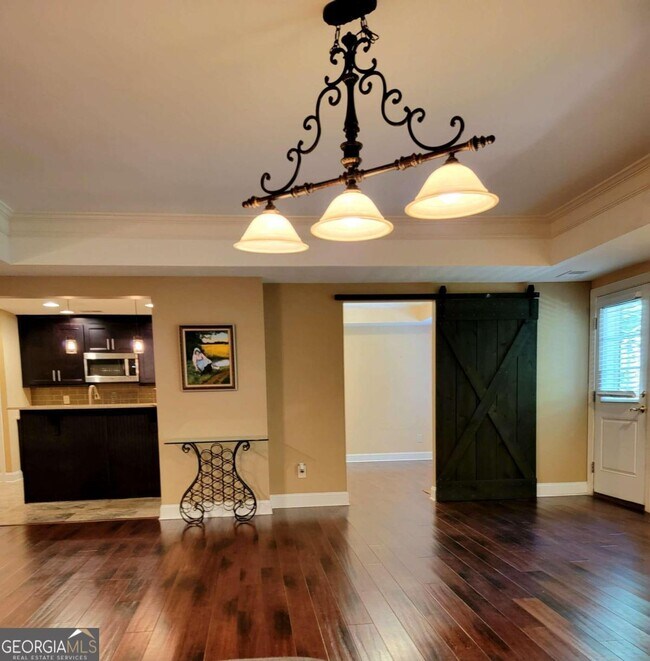 Building Photo - 4937 Village Terrace Dr