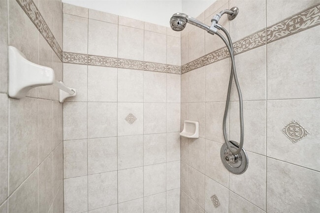 Building Photo - 1415 Miami Rd