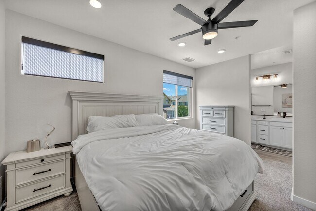 Building Photo - Fully Furnished Modern Townhome with utilities included and flexible lease options available