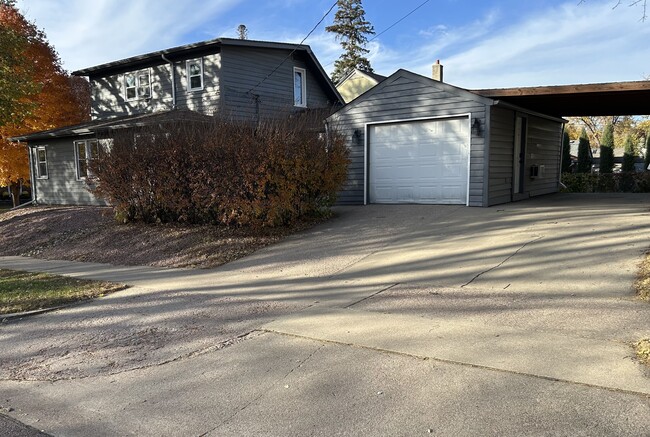 Building Photo - 2220 S 1st Ave