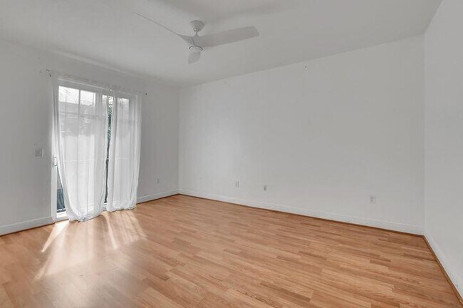 Building Photo - 3813 NW 5th Terrace