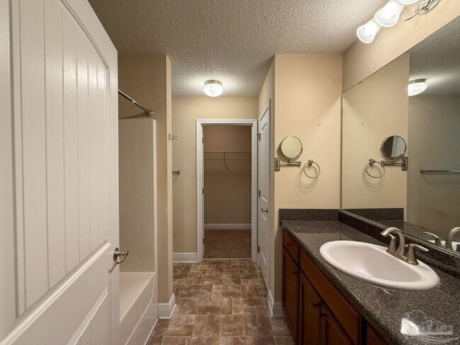 Building Photo - 1438 Towhee Canyon Dr