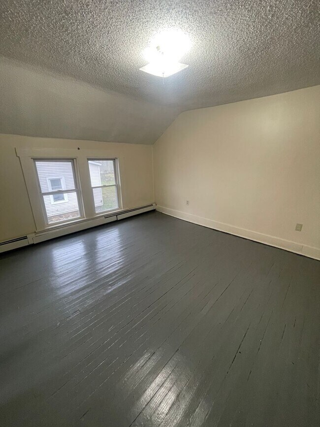 Building Photo - 109 McCall St