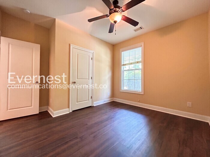 Building Photo - 1500 Drew Dr