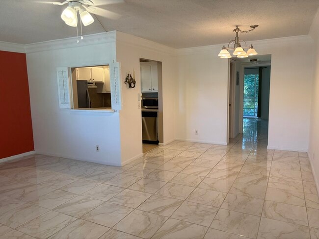 Building Photo - 87 Windsor D