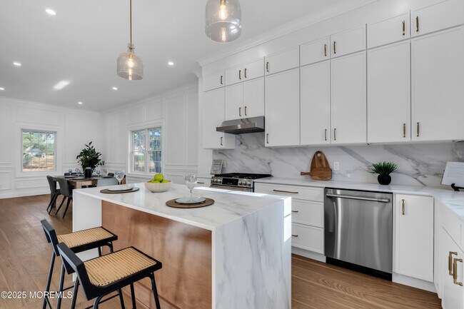 Building Photo - 340 River Rd