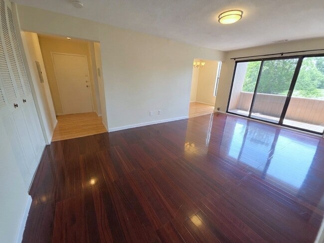 Building Photo - 48 Shrewsbury Green Dr