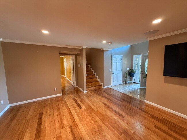 Building Photo - Unbelievable 4 Bed, 4 Bath House For Rent In Buena Park-Must See To Appreciate!