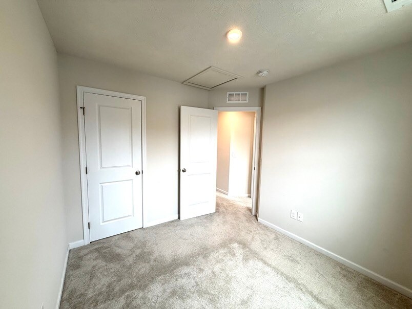 Building Photo - 114 Slate Ridge Dr