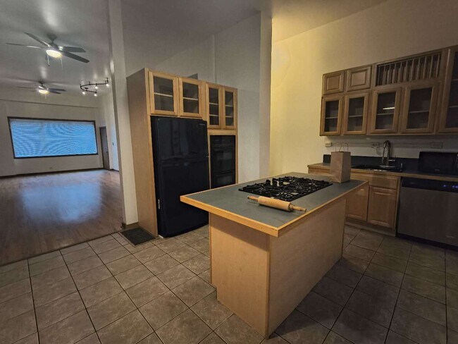 Building Photo - 1532 W 19th St