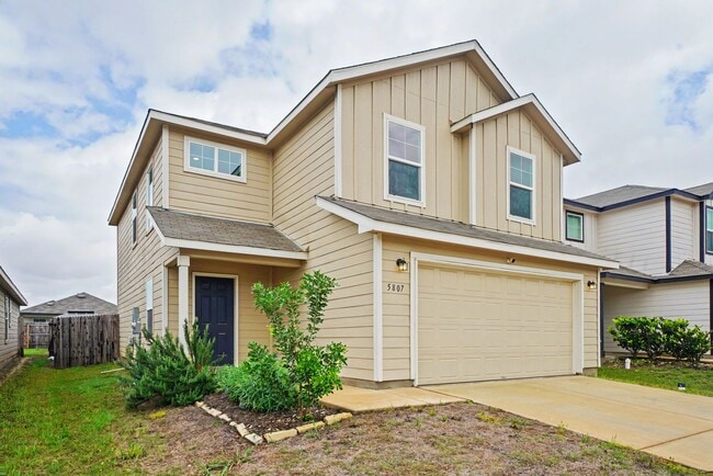 Building Photo - Open-Concept 3BR + Game Room Near Fort Sam & Randolph - Realtor Commission: $500