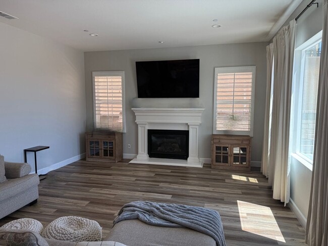 Building Photo - Home in Gated Five Knolls Community | 5 Bedrooms