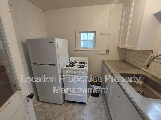 Building Photo - 728 Rhode Island St