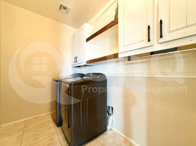 Building Photo - 12908 W Sierra Vista Dr