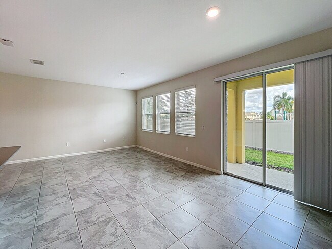 Building Photo - Available Now!  Charming 3-Bedroom Townhou...