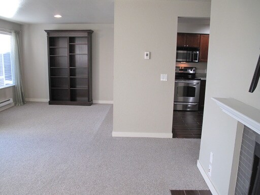 Building Photo - Modern condo near downtown Seattle! Parkin...