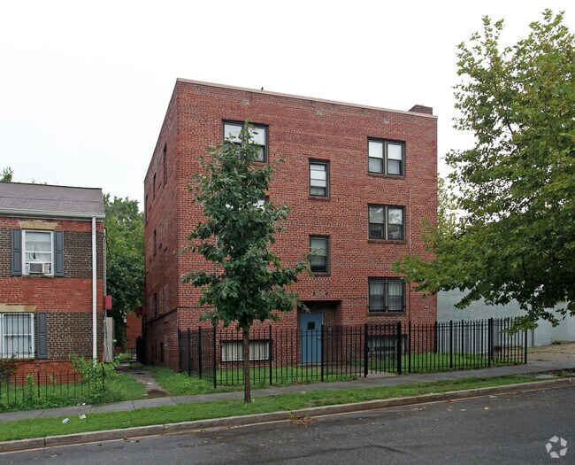 Primary Photo - 39 O St SW