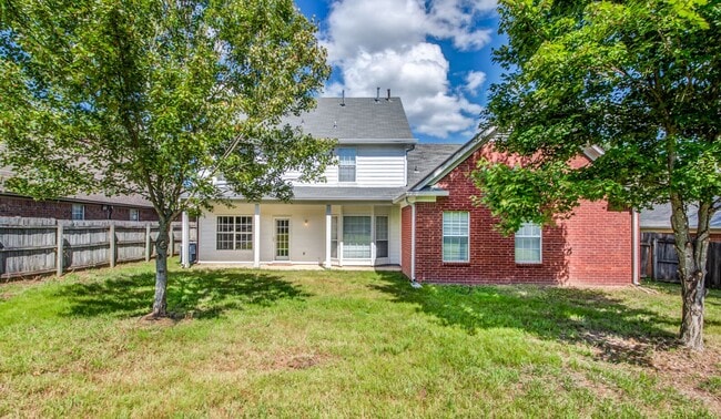 Building Photo - 9461 Hickory Dr