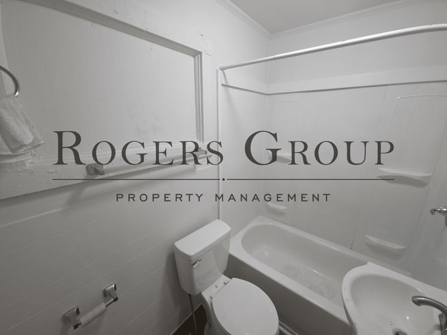 Building Photo - #450 - 116-118 Ramsey St Duplex