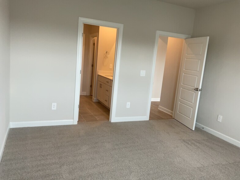 Building Photo - 802 Treeline Rd