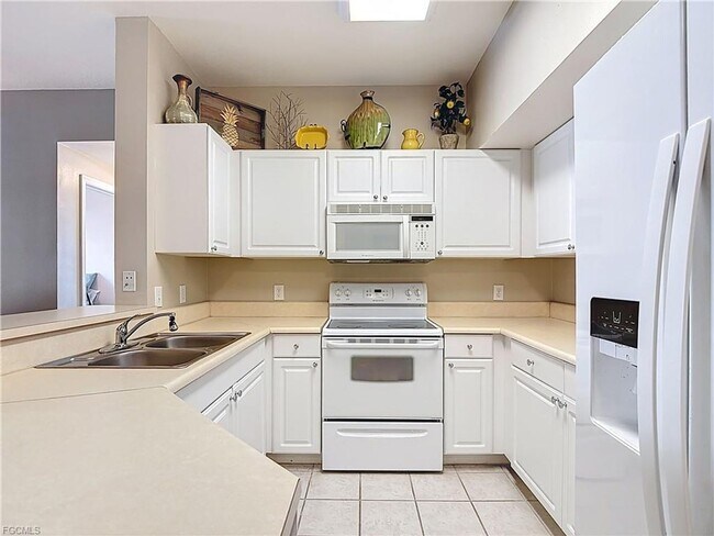 Building Photo - 3 bedroom 2 bathroom Condo in the Gardens at Beachwalk