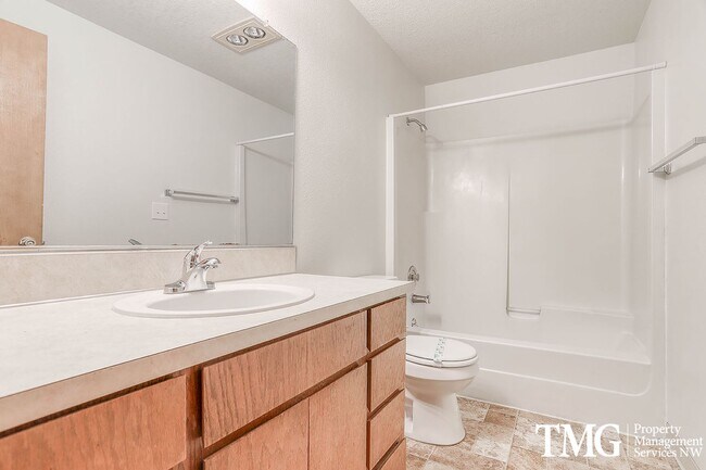 Building Photo - 618-620 SE 131st Ct.