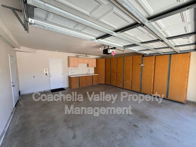 Building Photo - 40588 Clover Ln