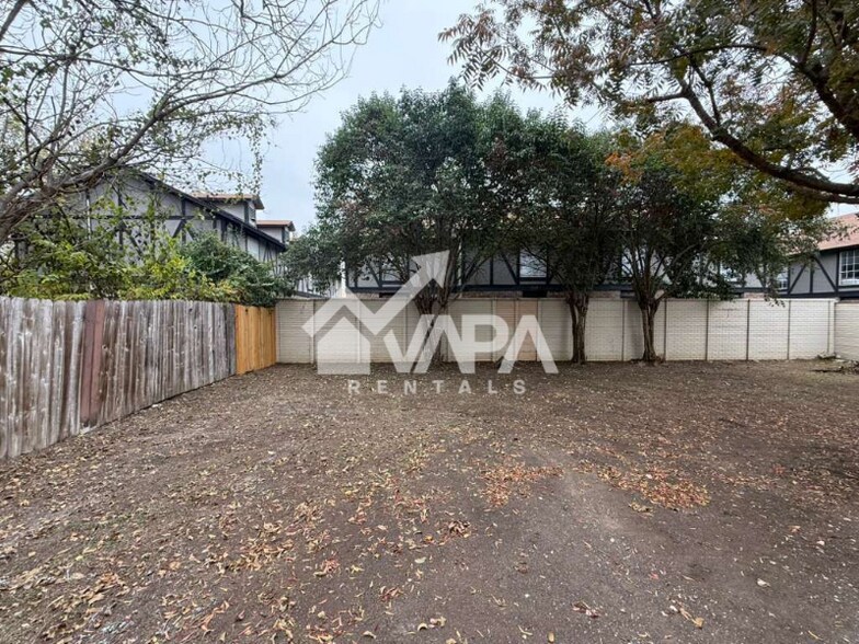 Building Photo - 231 Middlebury Dr