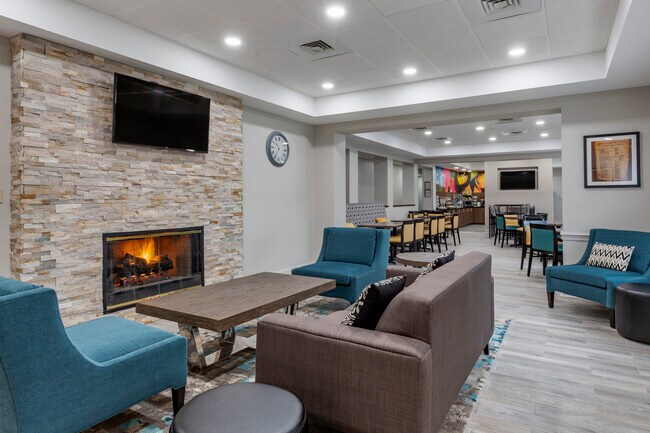 Modern Lobby - 835 Upper Union St