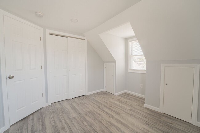 Building Photo - 183 Commack Rd
