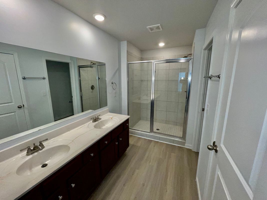 Building Photo - 525 Ruths Dr