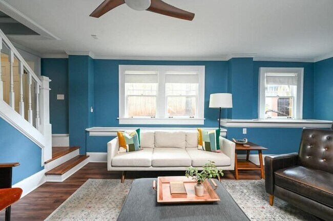 Building Photo - 2076 Ridgedale Rd NE