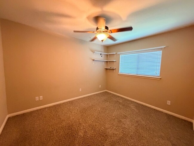 Building Photo - Spacious updated 3 bedroom home